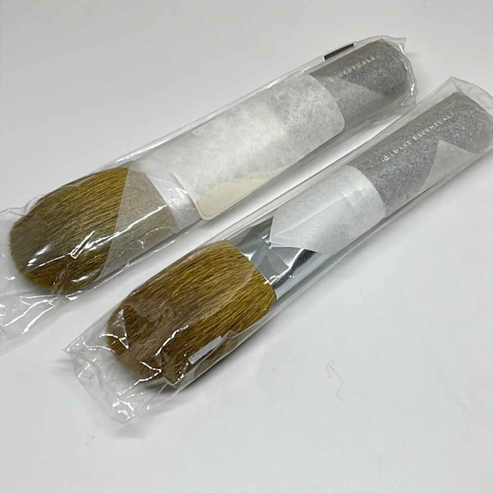 I.D Bare Escentual Brushes - 2 Flawless Face Brushes #28 - Picture 6 of 8